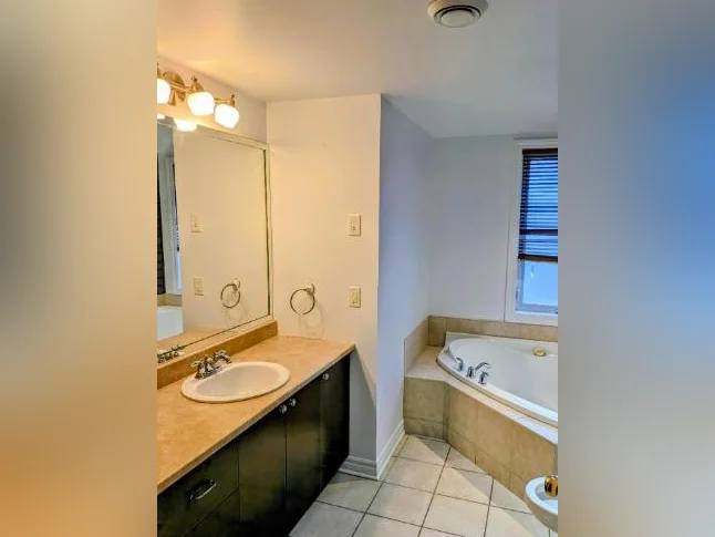 Grand condo meublé – 4 1/2 à Mascouche disponible 1er juillet thumbnail 6