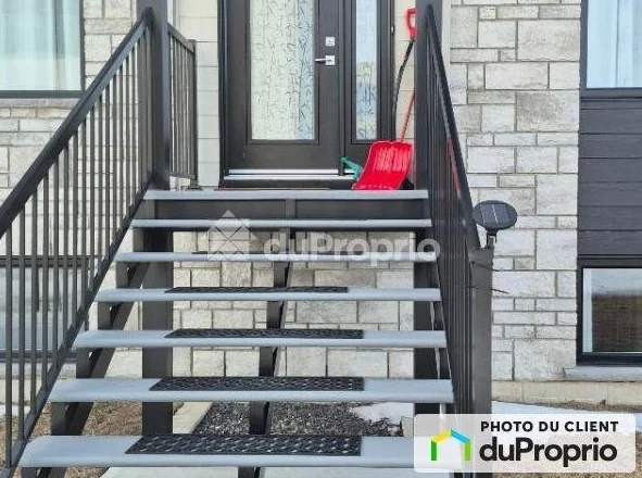 Cessation de bail. Grand condo 4 1/2( 2025 )au Rez -de -chaussée