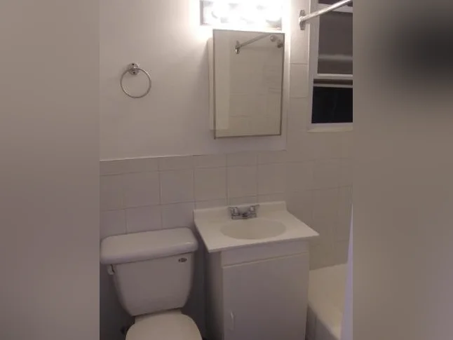 NDG Studio Apt thumbnail 4