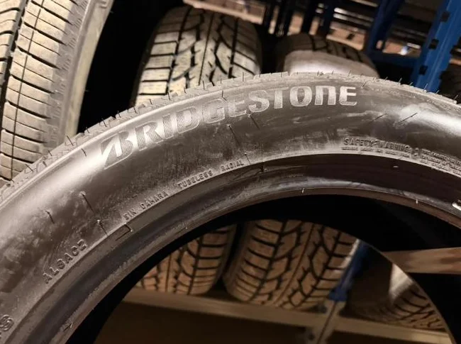 Pneus Bridgstone Alenza 275/50R22 thumbnail 3
