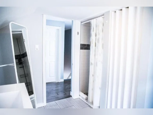 Chambre privée tout inclus à louer thumbnail 3