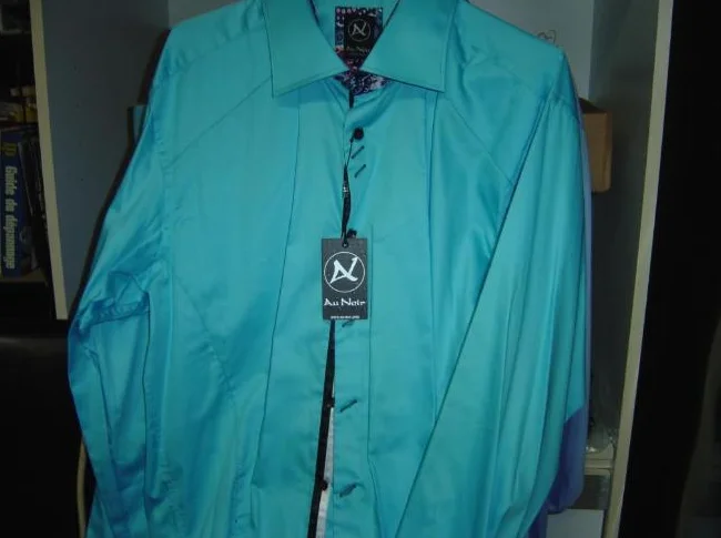 neuve; chemises marque ;au noir; gr 8