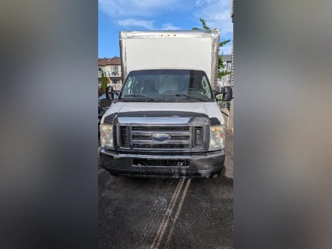 Camion Ford, F-450, 2010, bon état et négociable!