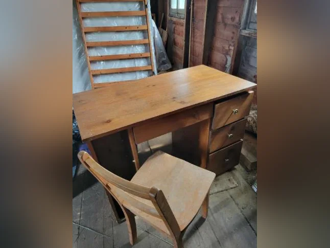 pupitre bureau et chaise