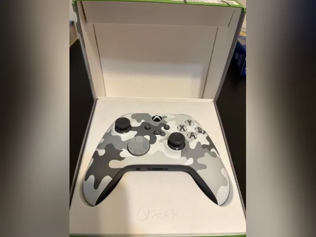 Xbox Wireless Controller – Arctic Camo Special Edition - Xbox One thumbnail 2
