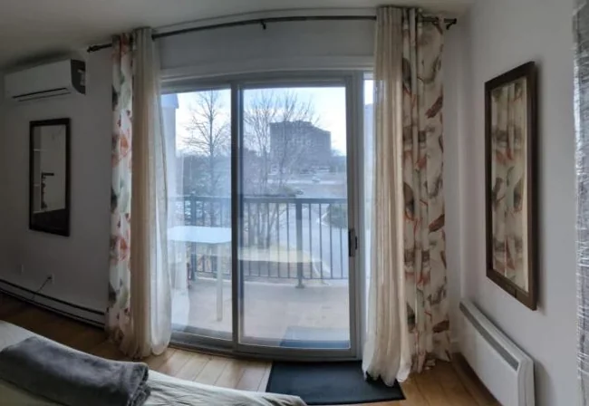 Belle chambre meublée chez habitant à Brossard - 1er septembre thumbnail 3