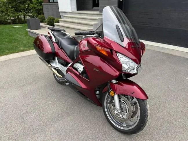 Honda ST1300 Super propre thumbnail 2
