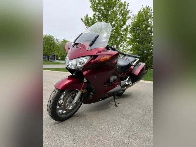 Honda ST1300 Super propre thumbnail 6