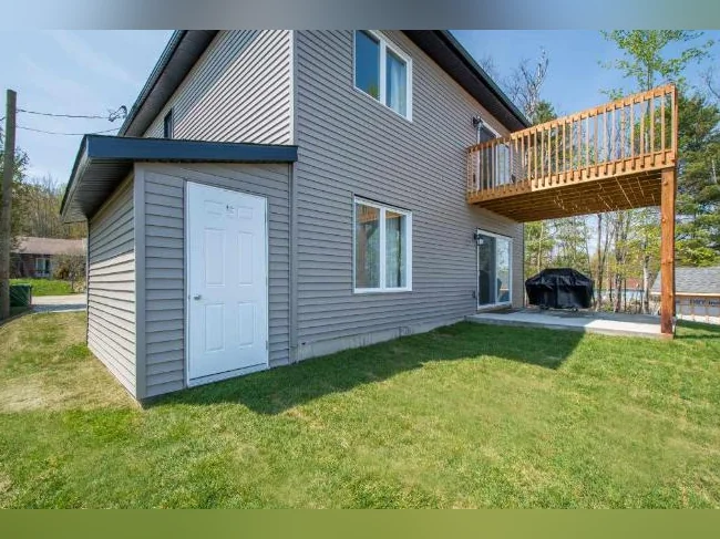 Luxueux 4 1/2 disponible 1er octobre, construction 2023, merveilleuse vue sur le Lac Magog thumbnail 4