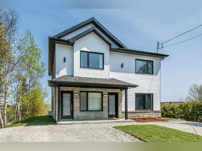 Luxueux 4 1/2 disponible 1er octobre, construction 2023, merveilleuse vue sur le Lac Magog