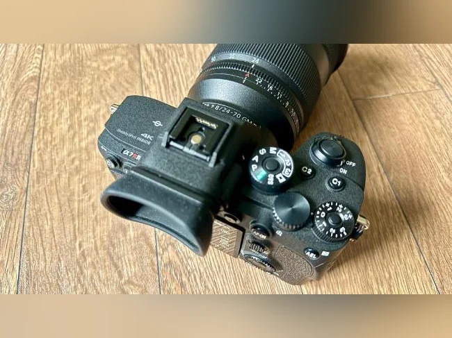 Superbe appareil photo caméra boîtier Sony A7r IVa body mint comme neuf thumbnail 2
