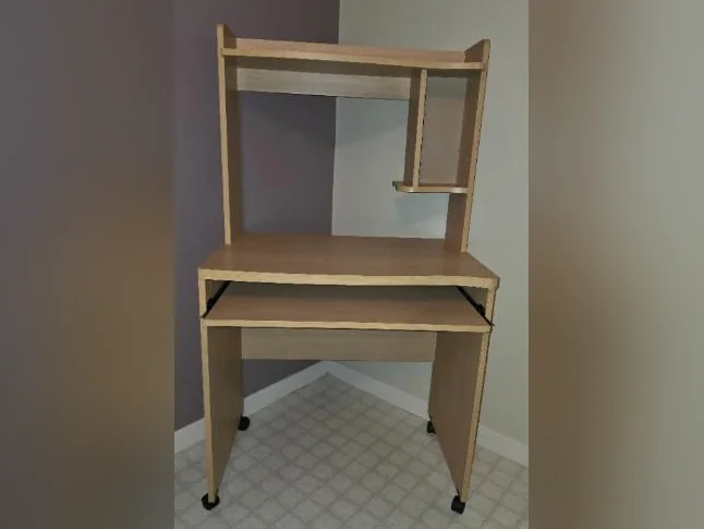 Bureau de travail avec huche et support pour clavier thumbnail 2