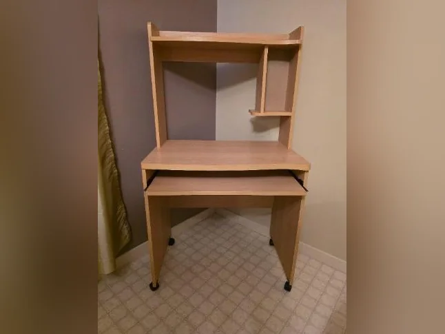 Bureau de travail avec huche et support pour clavier thumbnail 3