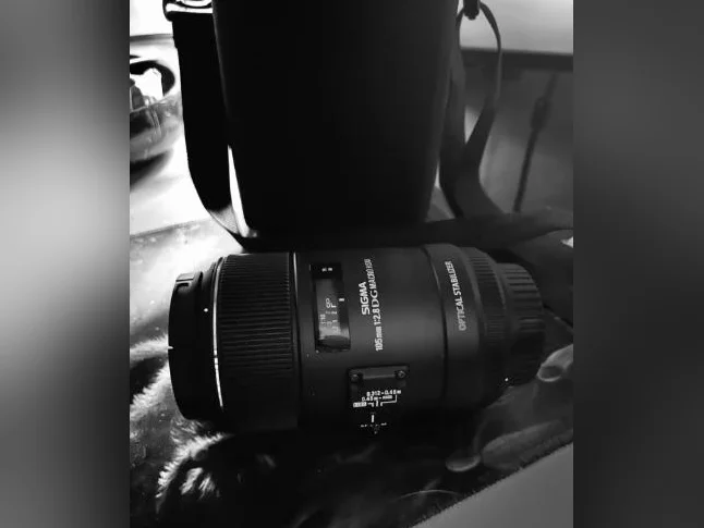 Sigma 105mm f/2.8 EX DG OS HSM Macro Lens thumbnail 2