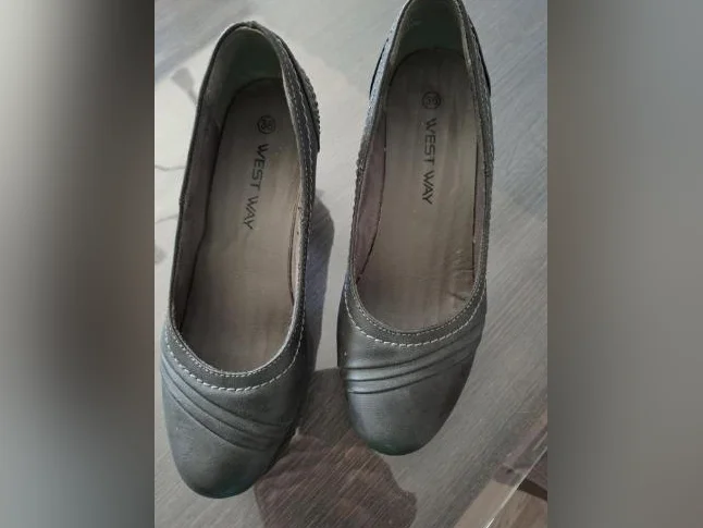 Soulier gris grandeur 36
