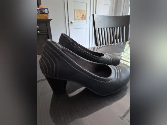 Soulier gris grandeur 36 thumbnail 2