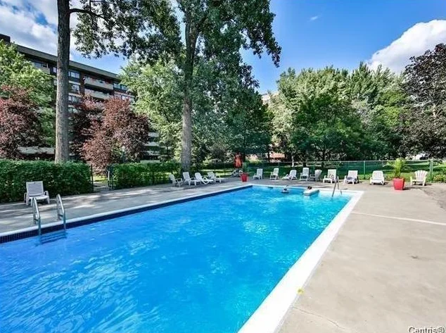 VIVEZ EN CONFORT – TOUT INCLUS – Grand condo 3½ meublé, – 830 pi² – Saint-Lambert thumbnail 2