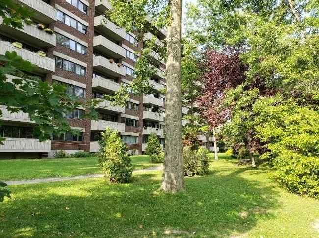 VIVEZ EN CONFORT – TOUT INCLUS – Grand condo 3½ meublé, – 830 pi² – Saint-Lambert