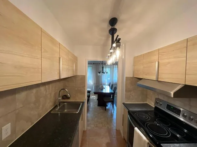 VIVEZ EN CONFORT – TOUT INCLUS – Grand condo 3½ meublé, – 830 pi² – Saint-Lambert thumbnail 7