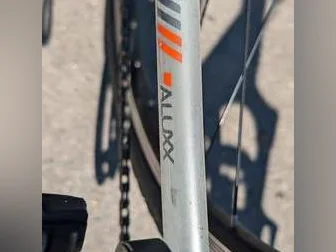 Vélo hybride GIANT