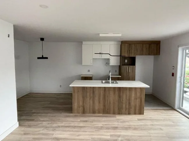 Grands 5½ - Demi-sous-sol, construction neuve