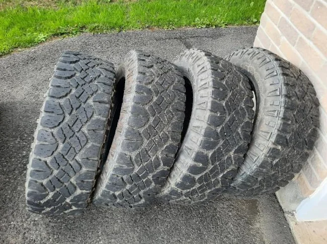 4 Pneus Goodyear Wrangler Duratrac LT 265 70 R17