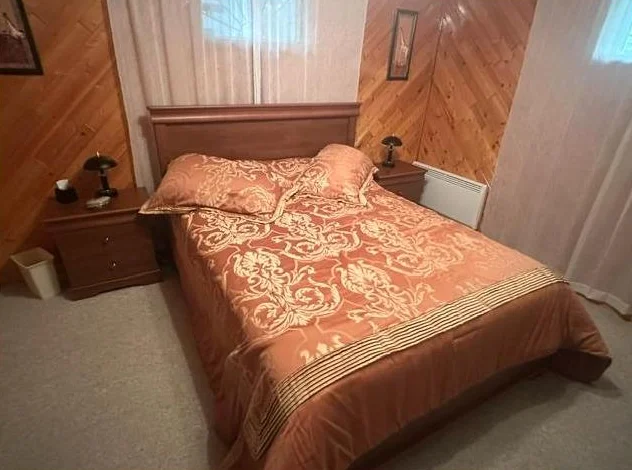 Set de chambre en bois avec matelas queen size