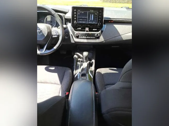 Toyota Corolla Hatchback thumbnail 3