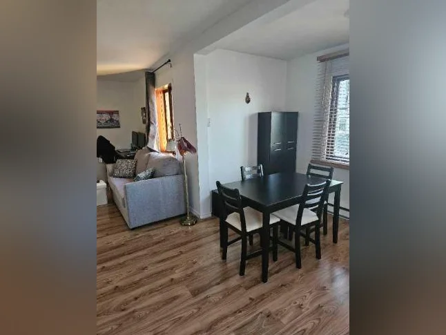 Grand 31/2 à  louer  lumineux haut  d'un  duplex cartier St Anne  Chicoutimi Nord  Saguenay disponible dès  août 2026 thumbnail 3