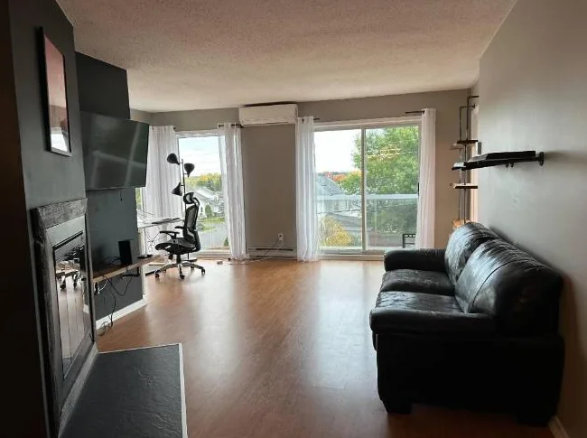 Appartement 4 1/2 complètement meublé près du lac Boivin