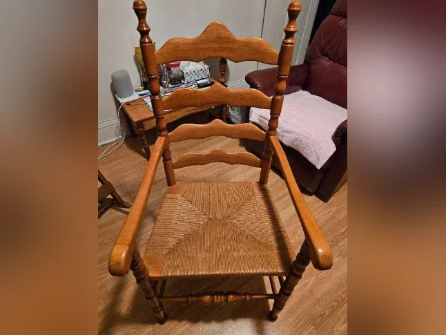 Chaise colonial en Érable de Colombie