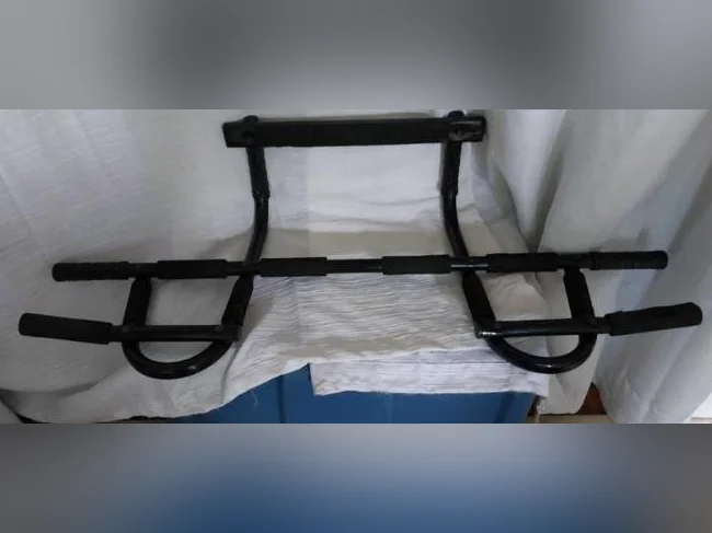 Barre de traction pour porte