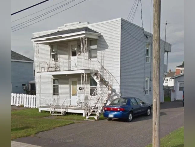 4 1/2 haut duplex 2 chambre ferme