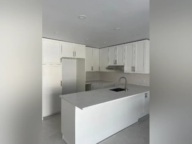 Grand 5 ½ entièrement rénové à Longueuil – Disponible maintenant! thumbnail 2