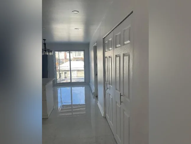 Grand 5 ½ entièrement rénové à Longueuil – Disponible maintenant! thumbnail 3