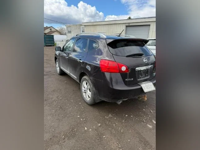 Nissan rogue 2011 thumbnail 3