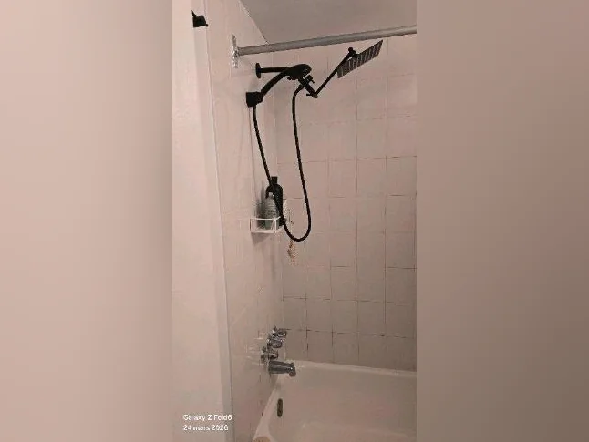 Beau 4 1/2 pour le 1er août, ROSEMONT. chauffage ,eau chaude inclus. thumbnail 10