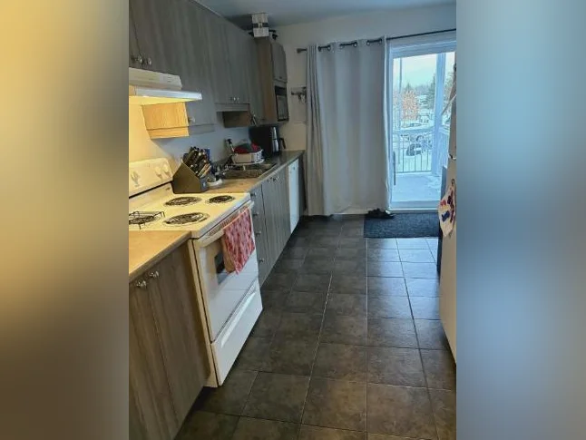 $789,000 Triplex à vendre à Sainte-Sophie thumbnail 2