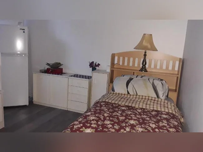 1 pièce et demie à louer thumbnail 5