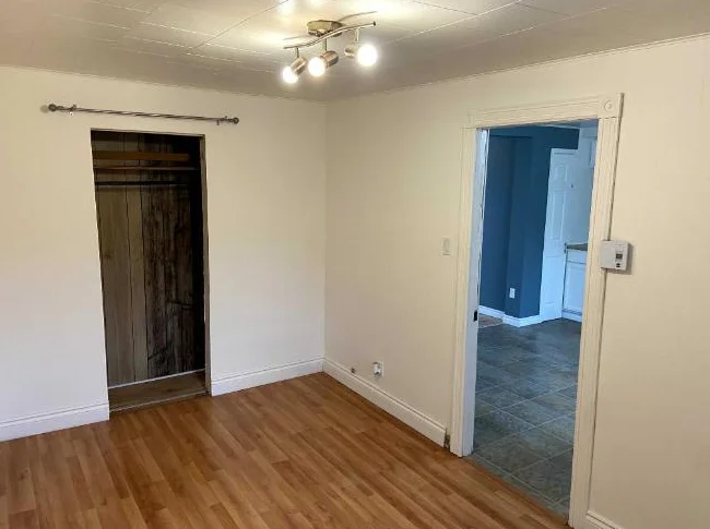 3 1/2 appartement dans quartier St-Sauveur ville de Québec thumbnail 6