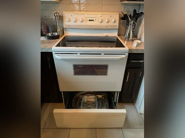 Cuisinière de marque Frigidaire thumbnail 2