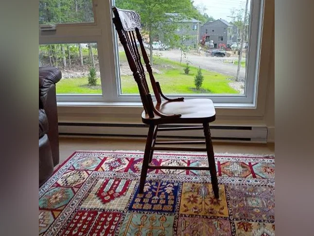 4 chaises Pressback en érable repro antiquités thumbnail 3