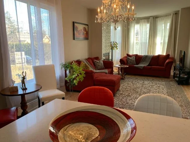 Exceptionnelle villa de luxe sur DEUX étages meublé à louer, grand 5 1/2 , 3 sdb, Saint Sauveur des Monts, conditions à discuter