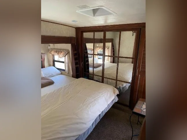 Fifth Wheel thumbnail 7