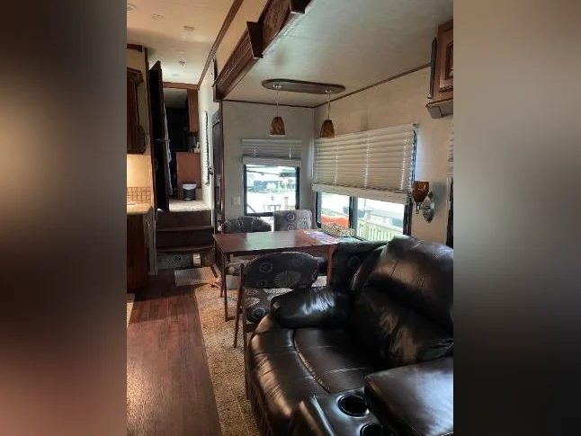 Fifth Wheel thumbnail 10