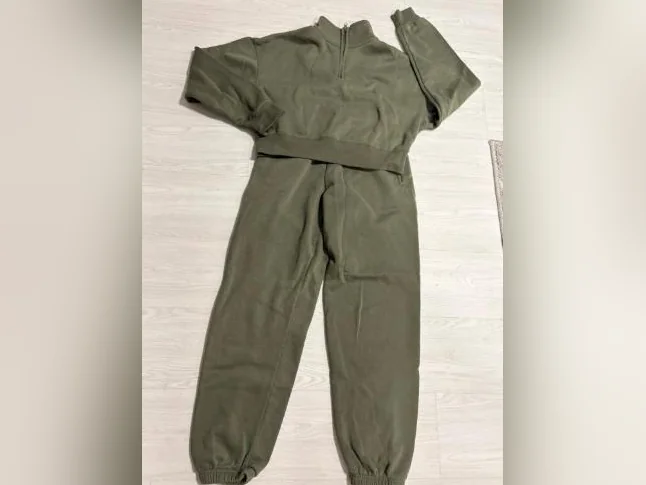 Ensemble jogging thumbnail 3