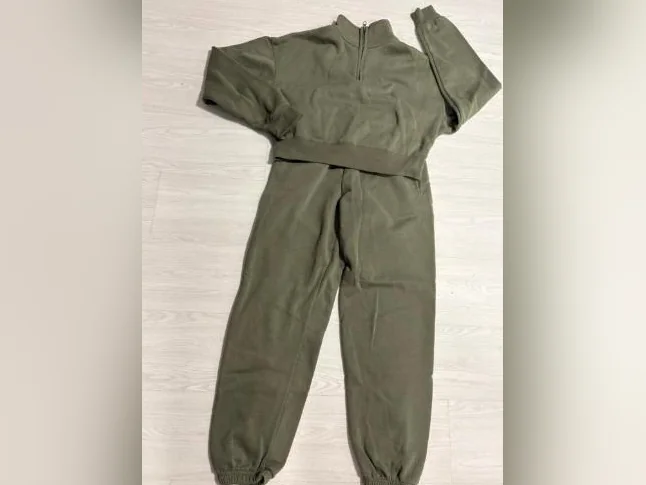 Ensemble jogging thumbnail 2
