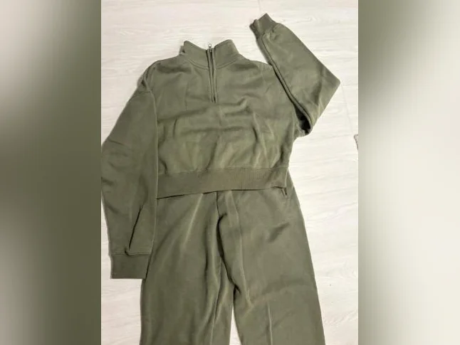 Ensemble jogging thumbnail 4