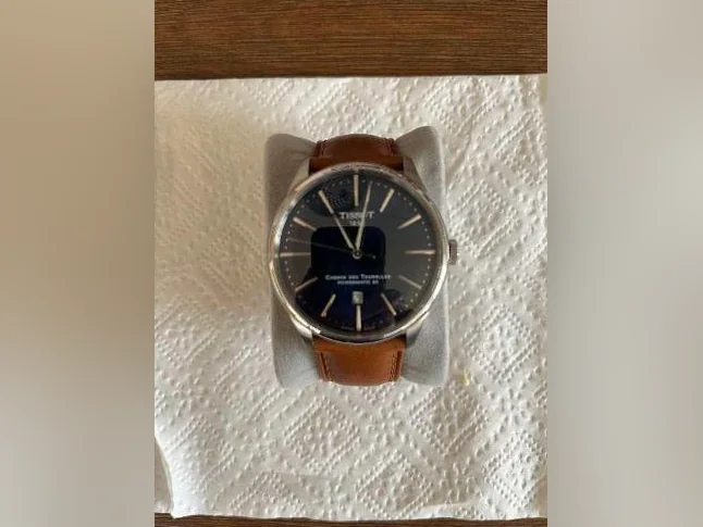 Vends montre Tissot Chemin des Tourelles bleue 42mm T1394071604100