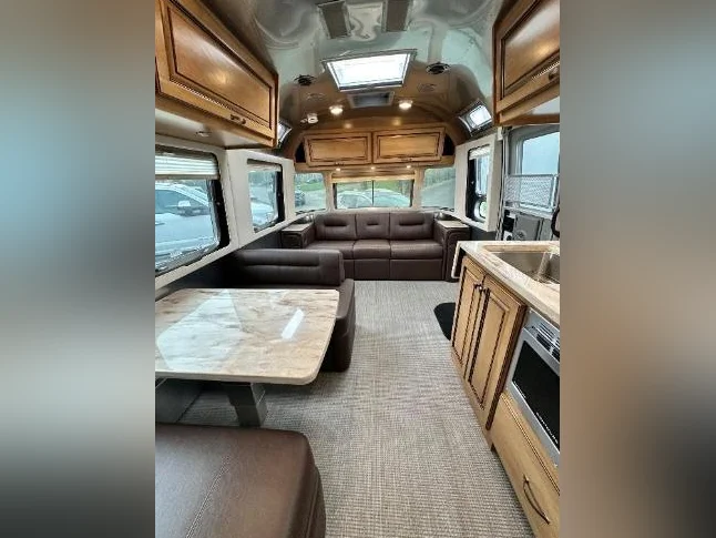 2019 Airstream 30 RB Classic - 158,500.00$ thumbnail 6